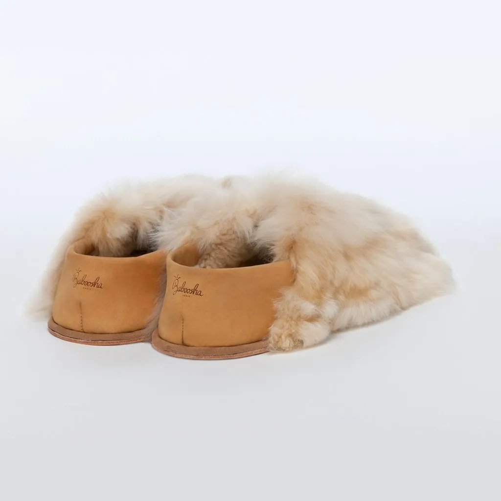 ETHICALLY AND CRUELTY FREE ALPACA FUR SLIPPERS IN BEIGE