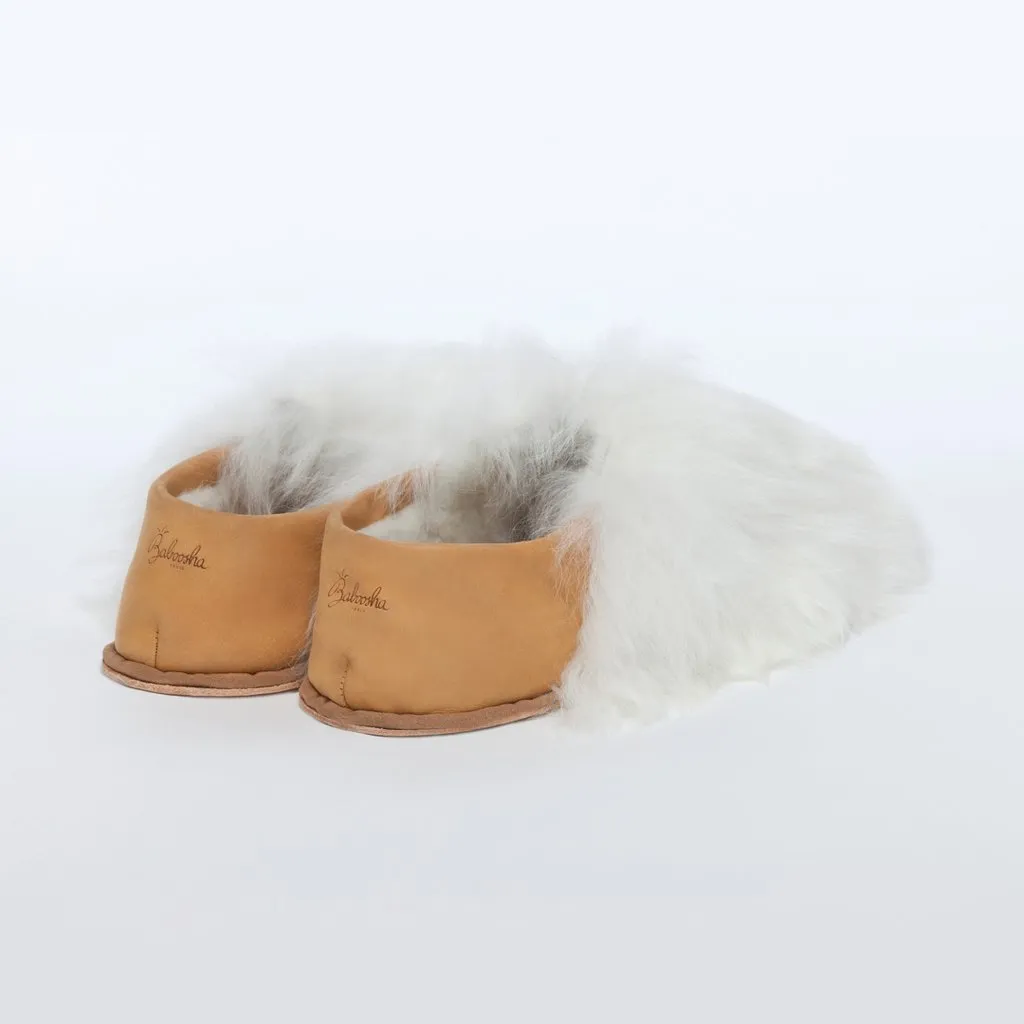 ETHICALLY AND CRUELTY FREE ALPACA SLIPPERS IN WHITE