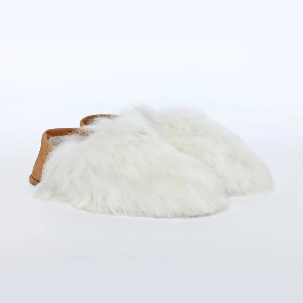 ETHICALLY AND CRUELTY FREE ALPACA SLIPPERS IN WHITE