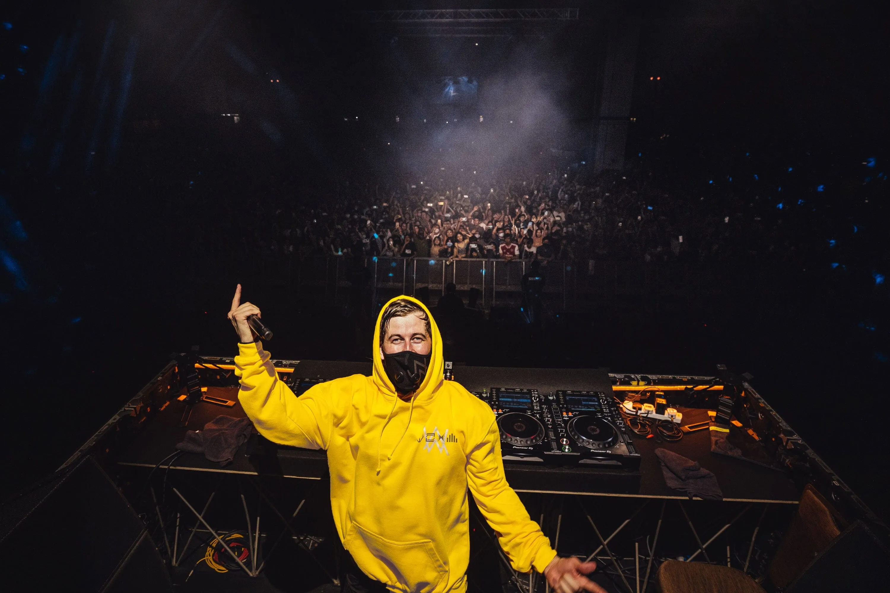 Walkerverse Stage Hoodie | Yellow